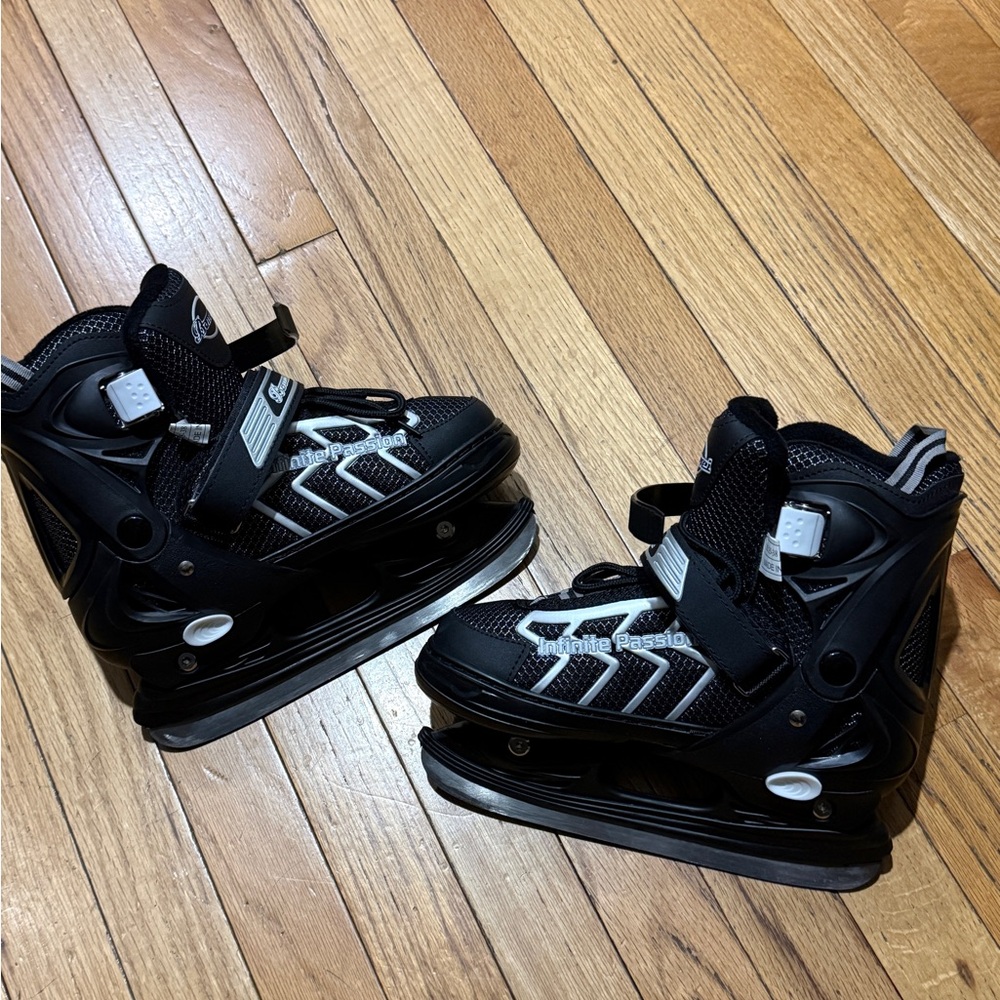 Women ice skating shoes